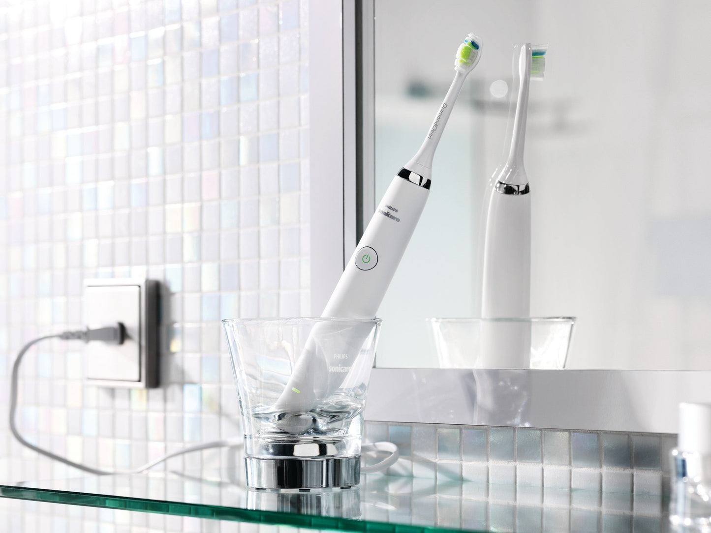 Philips Sonicare DiamondClean rechargeable electric toothbrush, white edition, HX9332.