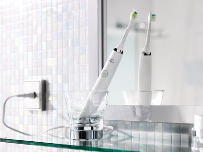 Philips Sonicare DiamondClean rechargeable electric toothbrush, white edition, HX9332.