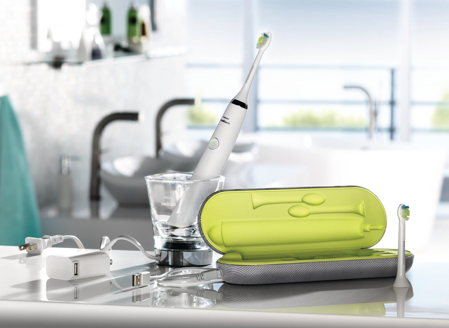 Philips Sonicare DiamondClean rechargeable electric toothbrush, white edition, HX9332.