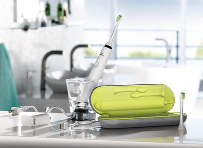 Philips Sonicare DiamondClean rechargeable electric toothbrush, white edition, HX9332.